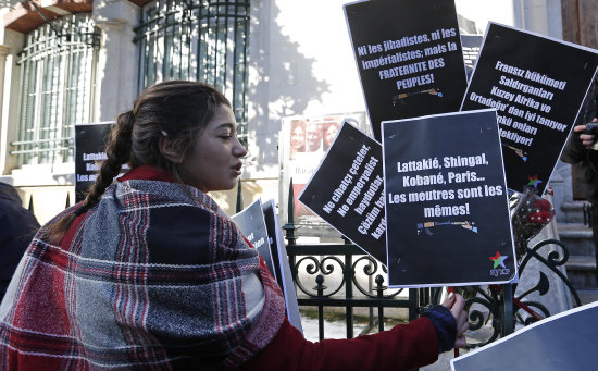 PROTESTAS. Las manifestaciones continan en Francia y otros pases, mientras an no se detuvieron a los sospechosos.