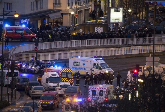 TRAGEDIA. El asalto a los puestos en los que se atrincheraron los terroristas acab con la vida de cuatro rehenes de una tienda juda.