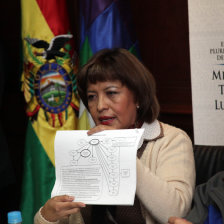 DENUNCIA. La ministra Nardi Suxo present denuncia sobre declaraciones juradas falsas.