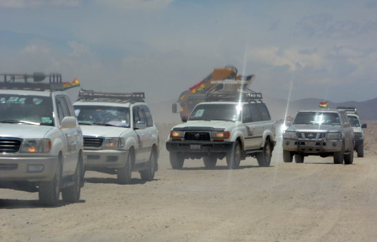 Las carreteras hacia Uyuni se vieron congestionadas por la gran cantidad de gente que se traslad al desierto de sal para presenciar el Dakar en Bolivia.