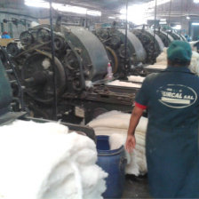 SOMBREROS. La sala de mquinas de la fbrica Burcal en Sucre.