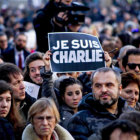 INDIGNACIN. Miles de personas se manifestaron en silencio en diversas ciudades de Francia en solidaridad contra los actos terroristas.