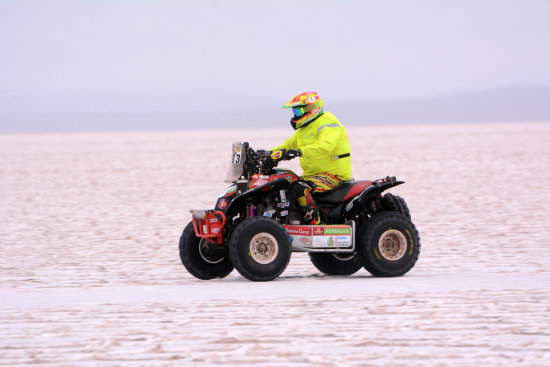 El piloto chuquisaqueo Wlter Nosiglia logr el cuarto lugar en la etapa de ayer, corrida entre Uyuni e Iquique.