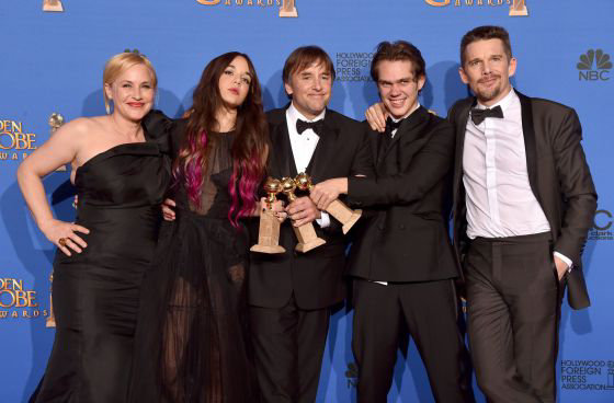 XITO. El equipo de Boyhood, con los Globos de Oro a mejor pelcula, director y actriz secundaria.