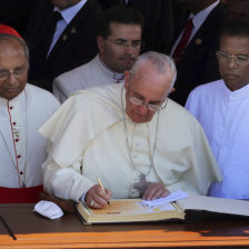 ECUMENISMO. El dilogo ecumnico prim en la visita del Papa al pas que alberga una gran variedad de religiones.