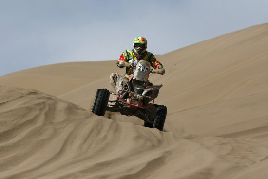 El piloto chuquisaqueo Wlter Nosiglia contina escalando en la clasificacin general del Rally Dakar.