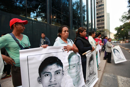 RECLAMO. Los padres de los 43 estudiantes normalistas desaparecidos en Mxico piden transparencia.