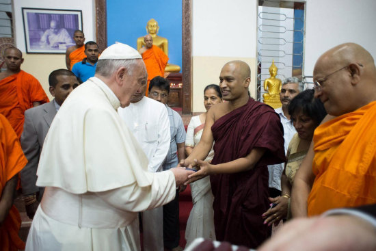 VISITA. Francisco en su segunda jornada de visita en Sri Lanka.