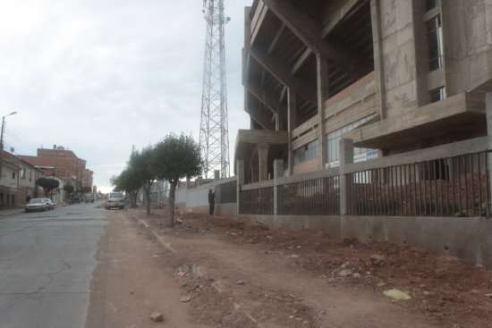 La construccin del muro perimetral, de las aceras y los bordillos podra no terminar para el primer partido de la U en la Copa Libertadores.