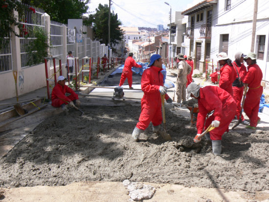 JORNALEROS. Trabajaban en el rea de Pavimentos de la Alcalda.