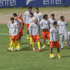 Los jugadores de The Strongest ayer, en su ltimo entrenamiento antes de su debut, esta noche, frente a Nacional Potos.