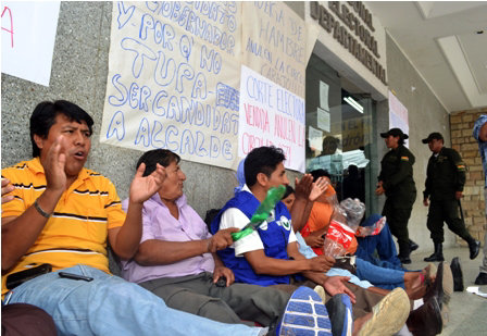 ELECCIONES. Candidatos inhabilitados continan con sus medidas de protesta contra el TSE.