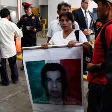 PROTESTA. Los padres de los desaparecidos no han dejado sus protestas.