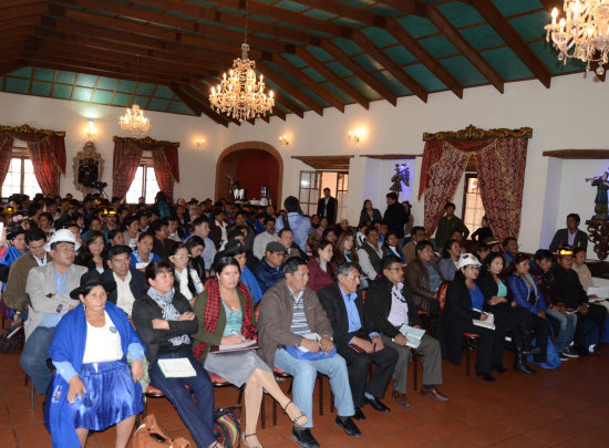 REUNIN. El presidente Evo Morales y el vicepresidente lvaro Garca Linera se reunieron con los legisladores electos del MAS, ayer, en Sucre.