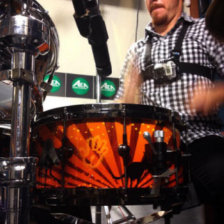 MSICO. El baterista Chris Paredes de Matamba ejecutando una Sarai Custom Drums