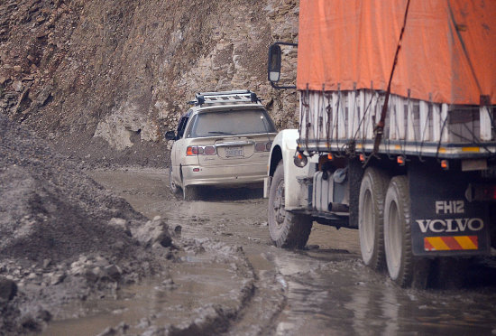 DERRUMBES. Las lluvias provocaron el corte de carreteras en varias regiones del pas.