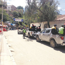 OPERATIVO. Equipos salieron por la ciudad para controlar la realizacin de kermeses por las comparsas. En la foto: Entrada al barrio SENAC.