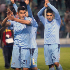 Los jugadores de Bolvar festejan el triunfo obtenido ayer sobre Real Potos, en la Villa Imperial.