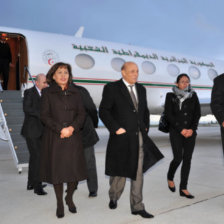 VISITAS. La llegada de la comitiva oficial de la Repblica de Argelia, ayer, en la Sede de Gobierno.