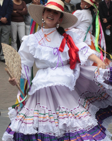 FOLCLORE. Una presentacin de danza durante el FIC de 2012 en Sucre