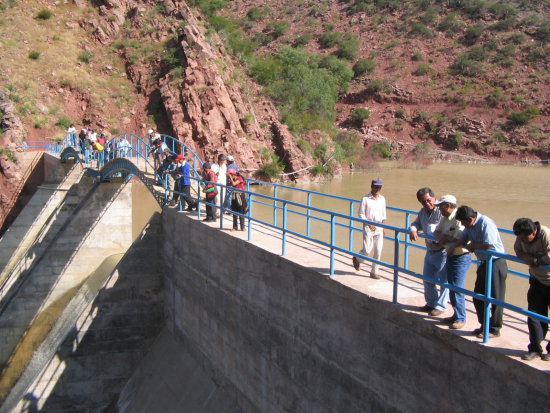 OBRAS. Los recursos de inversin pblica estn destinados a la construccin de infraestructura.