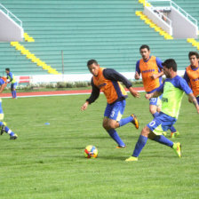 El espaol Rubn Cuesta (d) ser una de las novedades en el onceno titular para el clsico del sur.