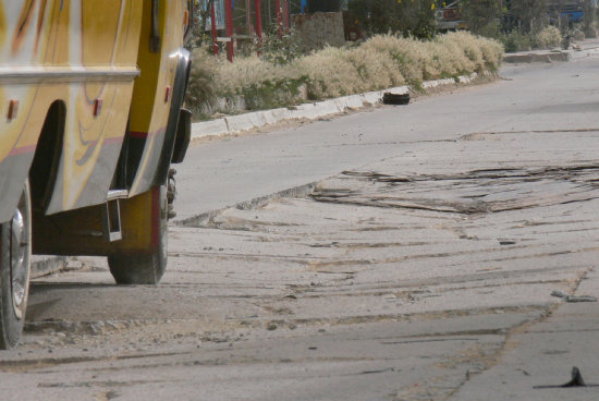 BACHES. Uno de los problemas de continuo reclamo en la ciudad es el mal estado de las calles.