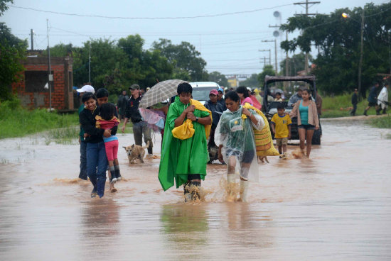 ALERTA. Las constantes lluvias en todo el pas motivan la activacin de alertas de emergencia ante los daos causados en familias, sembrados y otros.