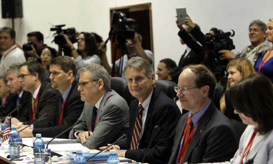 ENCUENTRO. Delegacin de Estados Unidos en la primera reunin con el gobierno cubano.