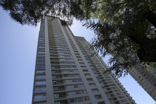 INVESTIGACIN. Vista del edificio de departamentos en el que viva el fiscal Nisman.