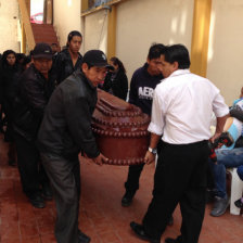 LLANTO. El cuerpo del supuesto ladrn fue enterrado ayer en medio del dolor de sus familiares.