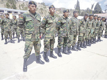 ACTO. En el RI-2 se licenciaron 245 soldados que recibieron su libreta militar.