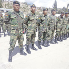 ACTO. En el RI-2 se licenciaron 245 soldados que recibieron su libreta militar.