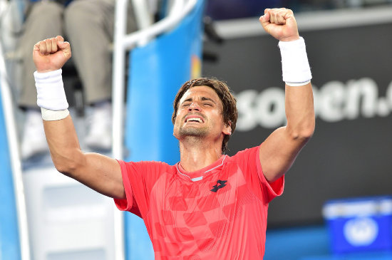 El tenista espaol David Ferrer festeja su clasificacin a los octavos de final del Abierto de Australia.