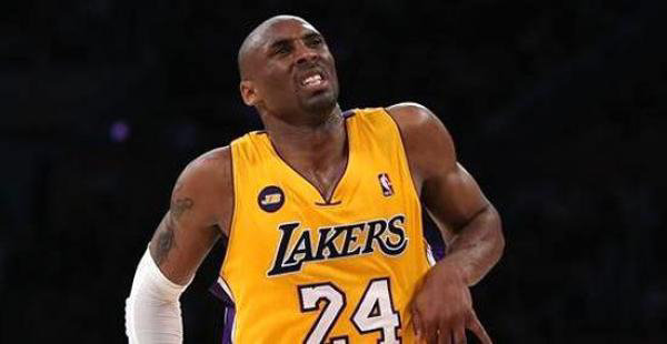 El basquetbolista norteamericano Kobe Bryant se lesion.