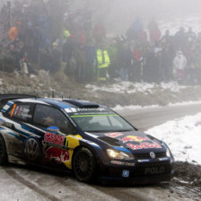 El piloto francs Sebastien Ogier lidera el Rally de Montecarlo.