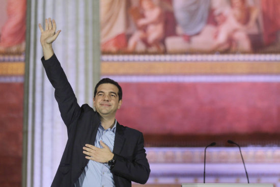 VICTORIA. Alexis Tsipras en su primer discurso tras ganar las elecciones en Grecia.