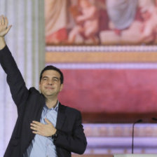 VICTORIA. Alexis Tsipras en su primer discurso tras ganar las elecciones en Grecia.