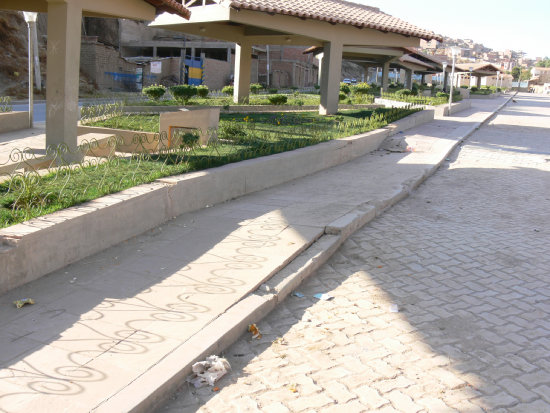 ATENCIN. Vecinos aseguran que el barro afecta a la cancha de csped de Valle Hermoso.