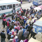 ENFRENTAMIENTO. Vecinos y comerciantes en el Mercado Campesino.