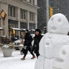 NIEVE. Las esculturas en nieve del artista suizo Peter Regli en las calles de Nueva York.