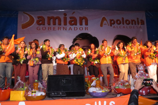 CAMPAA. Los candidatos de CST, anoche, durante el acto de proclamacin de la organizacin poltica.