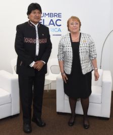 ENCUENTRO. La presidenta de Chile, Michelle Bachelet con su homlogo Evo Morales durante su reunin en la Cumbre de la CELAC.