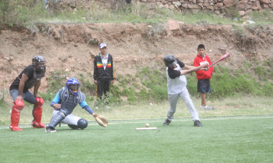 Huacatayas y Bravos igualan en la serie final de Mayores Varones.