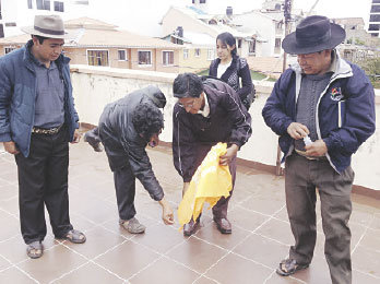 ENOJO. El momento en el que los miembros del Comit Ad Hoc queman las banderas de CST.