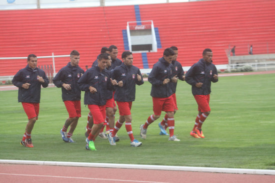 Los jugadores que fueron de la partida en Santa Cruz realizaron ayer un trabajo regenerativo en el estadio Patria.