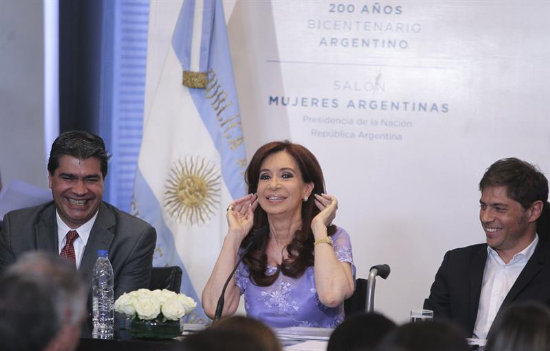 DECLARACIN. Cristina Fernndez junto a sus ministros, ayer en Buenos Aires.