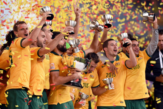 Los jugadores de la seleccin australiana celebran el ttulo de la Copa Asia.