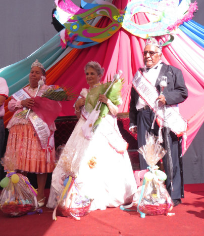 ELECCI�N. Los soberanos fueron elegidos en medio de fiesta y juego con cascarones en el palacete del Guereo