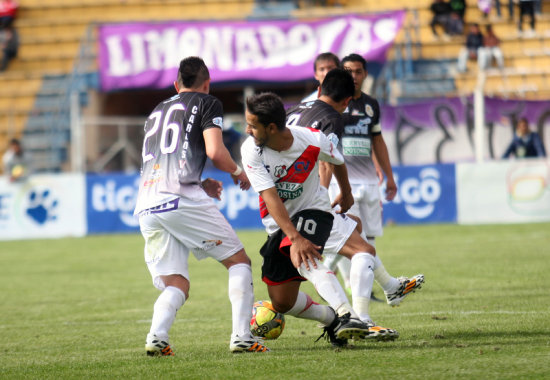 Nacional y Real Potos� empataron ayer, en el cl�sico de la Villa Imperial.